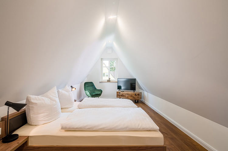 Weiteres Schlafzimmer im Dachgeschoss in Wohnung 5